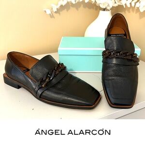 New! Angel Alarcon Black Leather Loafers with Tortoise Chain Detail Size 39/8.5